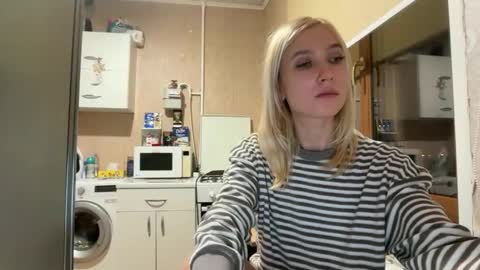 Snapshot of elarawhitmore chatting on February 28, 2026, 5:47 pm elarawhitmore online show from February 28, 2026, 5:47 pm