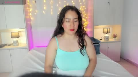 elarey_ online show from April 15, 2026, 12:01 pm