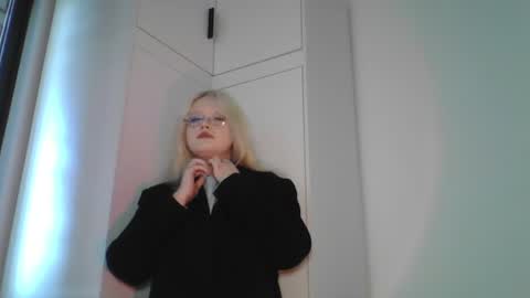 elayne_sweet online show from June 14, 2026, 6:04 am