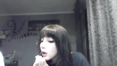 Lia online show from April 19, 2026, 5:34 pm