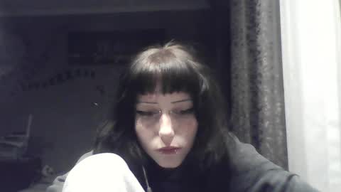 Lia online show from May 1, 2026, 5:17 pm