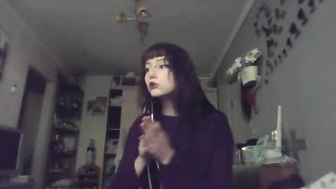 Lia online show from May 17, 2026, 4:03 pm