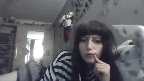 Lia online show from May 25, 2026, 5:08 pm
