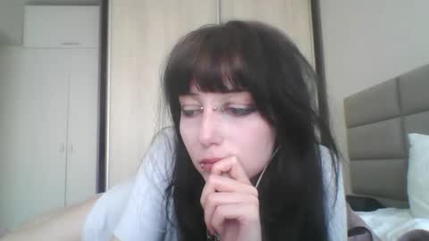 Lia online show from May 31, 2026, 8:10 am