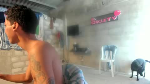 Snapshot of elchicletv chatting on January 6, 2025, 4:44 pm El CHICLE TV - SHOW online show from January 6, 2025, 4:44 pm