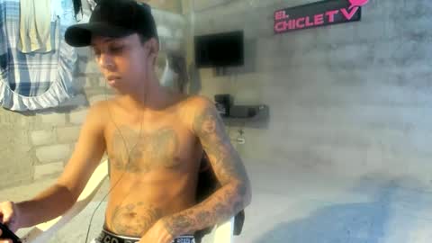 Snapshot of elchicletv chatting on January 12, 2025, 1:37 pm El CHICLE TV - SHOW online show from January 12, 2025, 1:37 pm