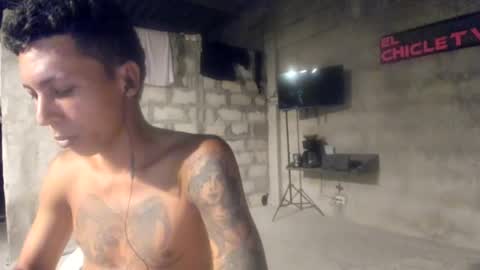 Snapshot of elchicletv chatting on February 6, 2025, 7:13 am El CHICLE TV - SHOW online show from February 6, 2025, 7:13 am