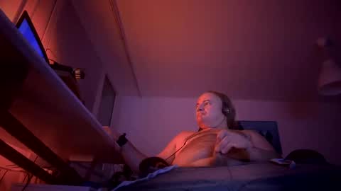 Snapshot of elcretinmo chatting on December 14, 2024, 2:34 am elcretinmo online show from December 14, 2024, 2:34 am