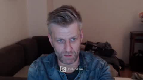 Snapshot of elculiador2207 chatting on December 8, 2024, 3:43 am Timm online show from December 8, 2024, 3:43 am