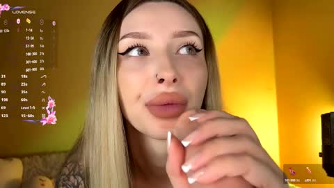 Snapshot of eleanor_rr_ chatting on September 10, 2025, 6:24 am Ella online show from September 10, 2025, 6:24 am