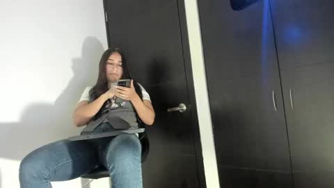 Electra- Please help me reach 100 likes online show from December 7, 2024, 12:41 am