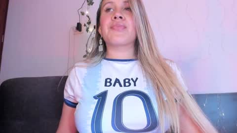 Snapshot of eleecttraa_12 chatting on February 5, 2025, 8:04 pm Electra online show from February 5, 2025, 8:04 pm