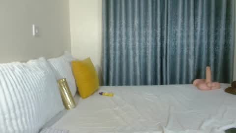 Snapshot of elegant_ebony chatting on February 12, 2025, 1:06 pm Nika online show from February 12, 2025, 1:06 pm