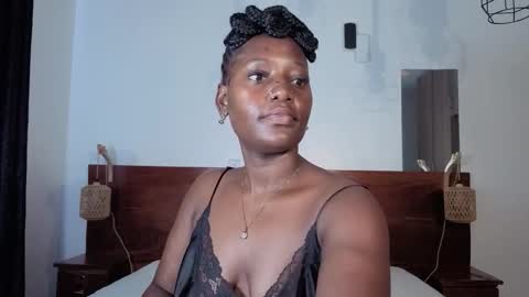 Snapshot of elegant_ebony chatting on January 6, 2026, 9:35 am Nika online show from January 6, 2026, 9:35 am
