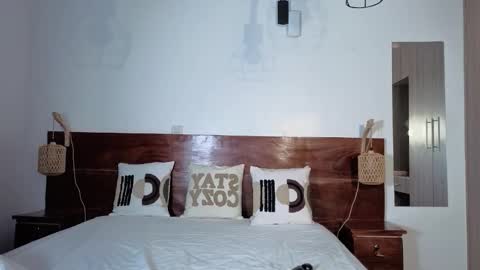 Snapshot of elegant_ebony chatting on February 22, 2026, 11:25 pm Nika online show from February 22, 2026, 11:25 pm