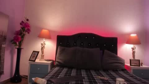 Elegant online show from December 23, 2024, 5:39 am