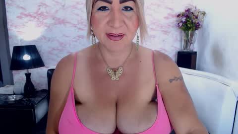 Snapshot of elektra_4_you chatting on January 24, 2025, 12:20 pm XIOMY give LIKE on my page online show from January 24, 2025, 12:20 pm