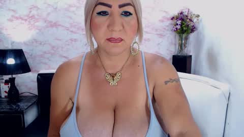 Snapshot of elektra_4_you chatting on March 12, 2025, 12:26 pm XIOMY give LIKE on my page online show from March 12, 2025, 12:26 pm