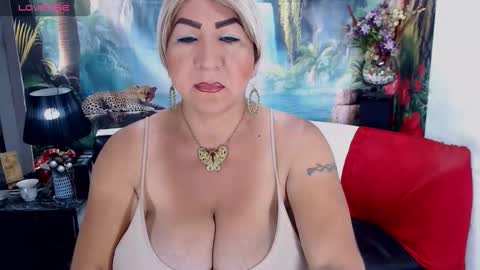 Snapshot of elektra_4_you chatting on February 26, 2026, 12:26 pm XIOMY give LIKE on my page online show from February 26, 2026, 12:26 pm