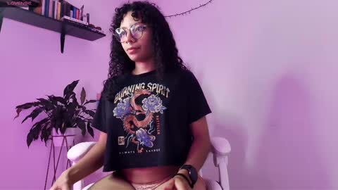 Snapshot of elektra_williams chatting on February 26, 2025, 1:21 am elektra_williams online show from February 26, 2025, 1:21 am