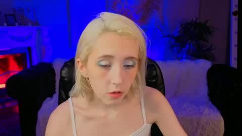 Elen  online show from April 28, 2026, 5:12 am