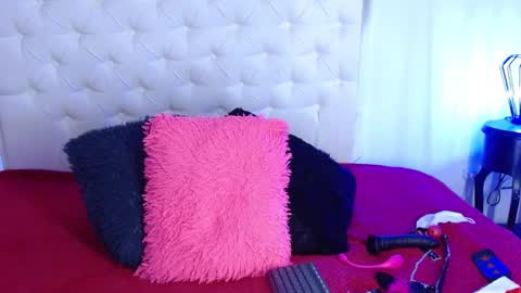 Snapshot of elena_detroya_ chatting on December 14, 2024, 1:05 pm Elena online show from December 14, 2024, 1:05 pm