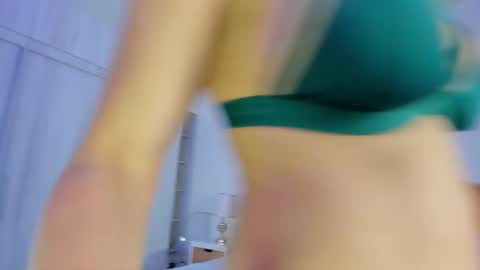 Snapshot of elena_mature chatting on January 6, 2026, 8:01 pm Elena online show from January 6, 2026, 8:01 pm