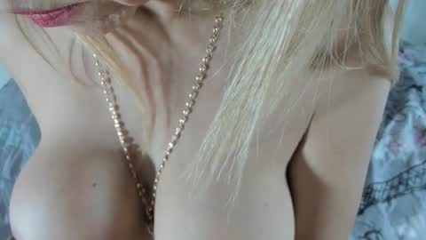 Snapshot of elena_mature chatting on February 8, 2026, 9:18 pm Elena online show from February 8, 2026, 9:18 pm