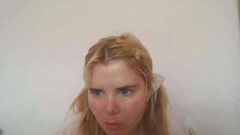 Snapshot of elenaflirt chatting on June 28, 2026, 8:20 am Elena online show from June 28, 2026, 8:20 am