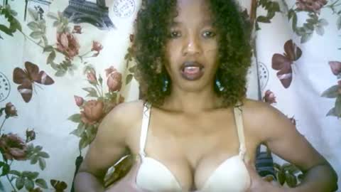 Snapshot of elenah0123 chatting on December 17, 2025, 6:41 am elenah013 online show from December 17, 2025, 6:41 am