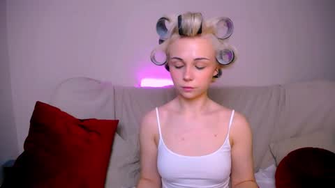 Snapshot of elenamonroe_ chatting on February 15, 2026, 4:09 am elenamonroe_ online show from February 15, 2026, 4:09 am