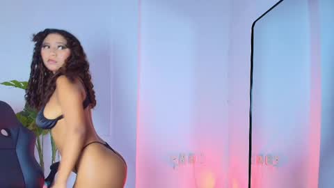 elenavedem online show from May 18, 2026, 8:03 pm