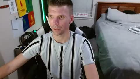 Snapshot of elevatetlb chatting on December 2, 2025, 12:27 am Walker online show from December 2, 2025, 12:27 am