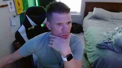 Snapshot of elevatetlb chatting on December 2, 2025, 5:41 pm Walker online show from December 2, 2025, 5:41 pm