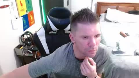 Snapshot of elevatetlb chatting on December 5, 2025, 8:45 am Walker online show from December 5, 2025, 8:45 am