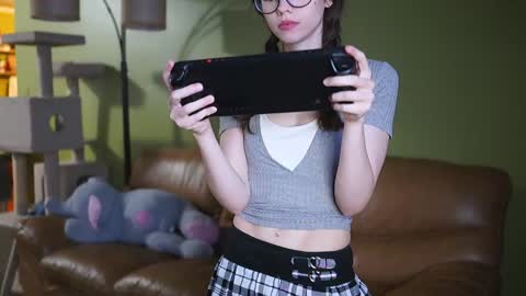 Snapshot of elfenemma chatting on December 13, 2024, 10:55 pm Emma online show from December 13, 2024, 10:55 pm