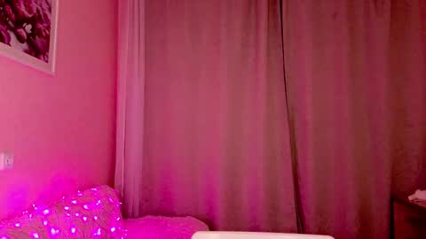 Snapshot of eli_vibe chatting on December 19, 2025, 3:24 am Eliza online show from December 19, 2025, 3:24 am