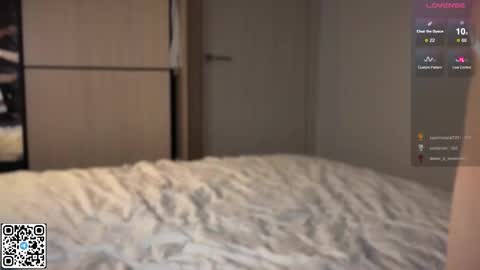 Elizabeth Lizi online show from November 17, 2025, 1:06 pm