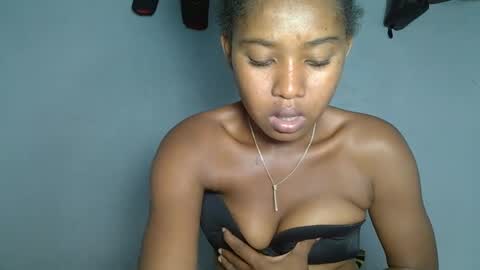 Snapshot of elia011 chatting on January 14, 2025, 7:00 pm elia011 online show from January 14, 2025, 7:00 pm