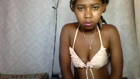 Snapshot of elia011 chatting on January 22, 2025, 5:59 am elia011 online show from January 22, 2025, 5:59 am