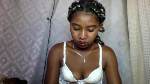 Snapshot of elia011 chatting on January 22, 2025, 10:50 am elia011 online show from January 22, 2025, 10:50 am