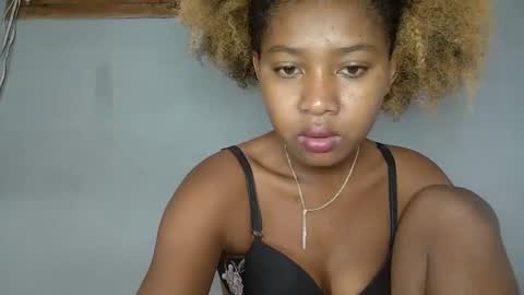 Snapshot of elia011 chatting on February 8, 2025, 9:03 am elia011 online show from February 8, 2025, 9:03 am