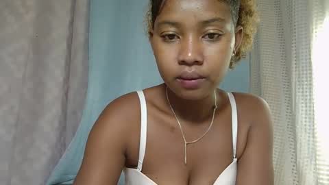 Snapshot of elia011 chatting on February 22, 2025, 7:56 am elia011 online show from February 22, 2025, 7:56 am