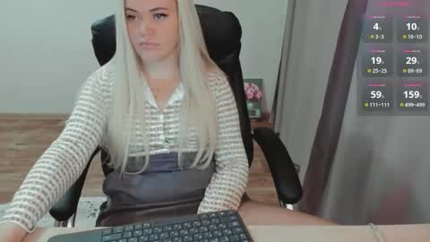 Ella online show from October 15, 2025, 6:46 am