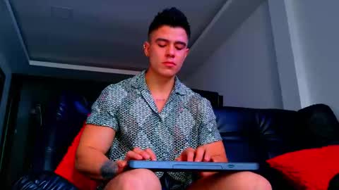 Snapshot of elian_craiggggg chatting on February 23, 2026, 8:06 pm Elian online show from February 23, 2026, 8:06 pm