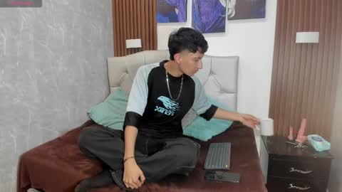 Elian Julian online show from November 6, 2025, 1:17 am