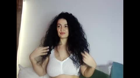 Snapshot of eliebullet chatting on November 3, 2025, 12:39 pm eliebullet online show from November 3, 2025, 12:39 pm