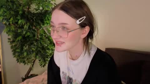 Snapshot of eliejay chatting on November 21, 2025, 5:39 am Ellie online show from November 21, 2025, 5:39 am