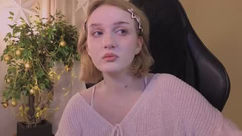 Snapshot of eliejay chatting on December 18, 2025, 5:24 am Ellie online show from December 18, 2025, 5:24 am