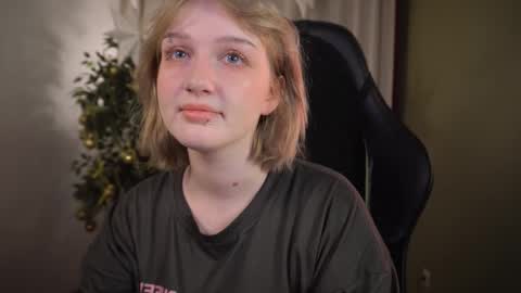 Snapshot of eliejay chatting on January 14, 2026, 5:24 am Ellie online show from January 14, 2026, 5:24 am